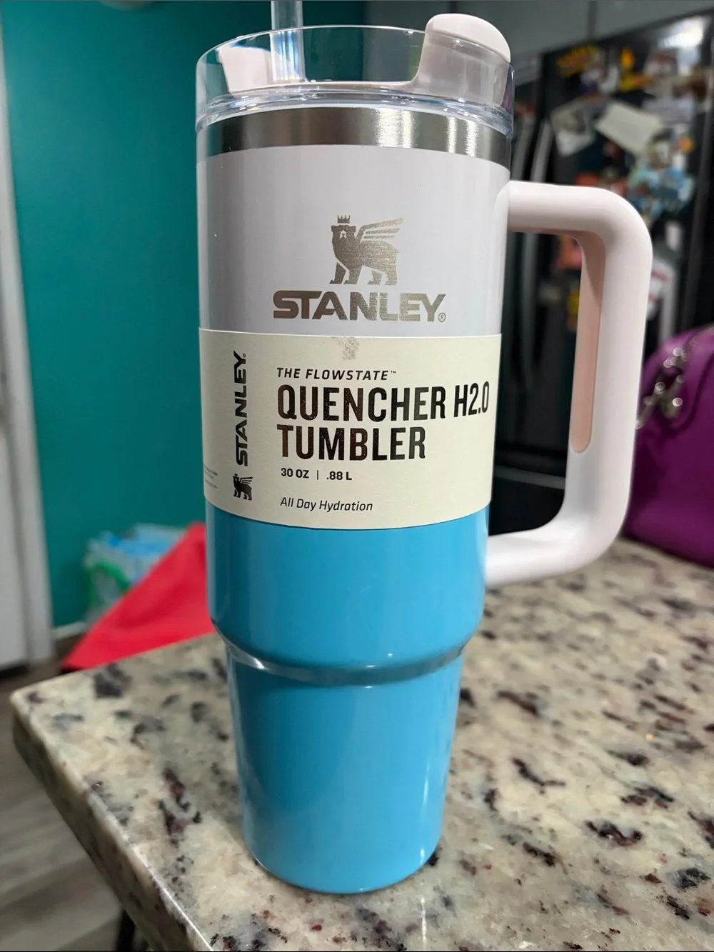 Stanley Quencher H2.0 Tumbler in Blue with Cream Handle - Picture 9 of 9